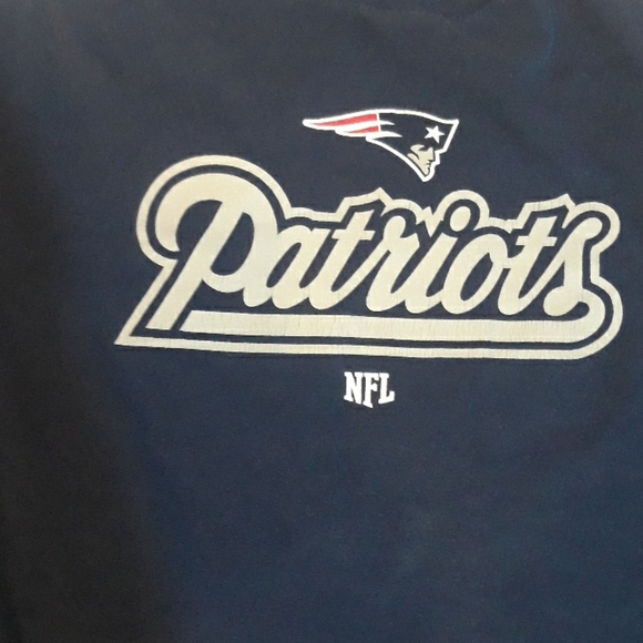 NFL  Patriots top - Picture 3 of 8